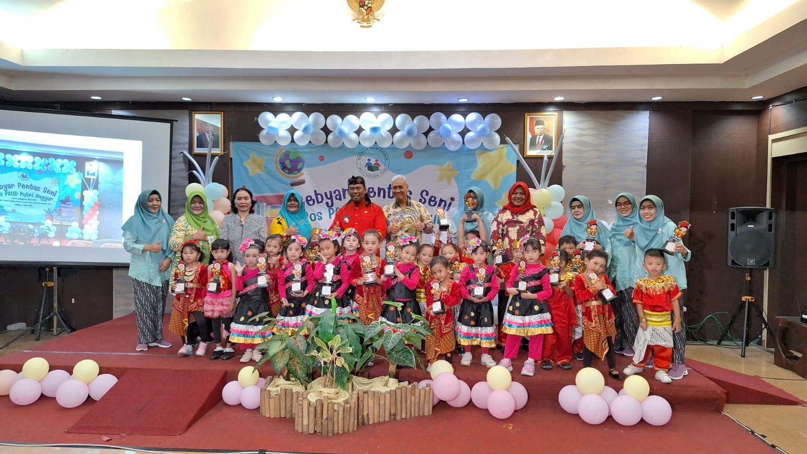 Gebyar pentas seni anak-anak PAUD